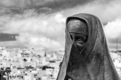Standbild Andalusien vor weißer Stadt - Andy Ilmberger