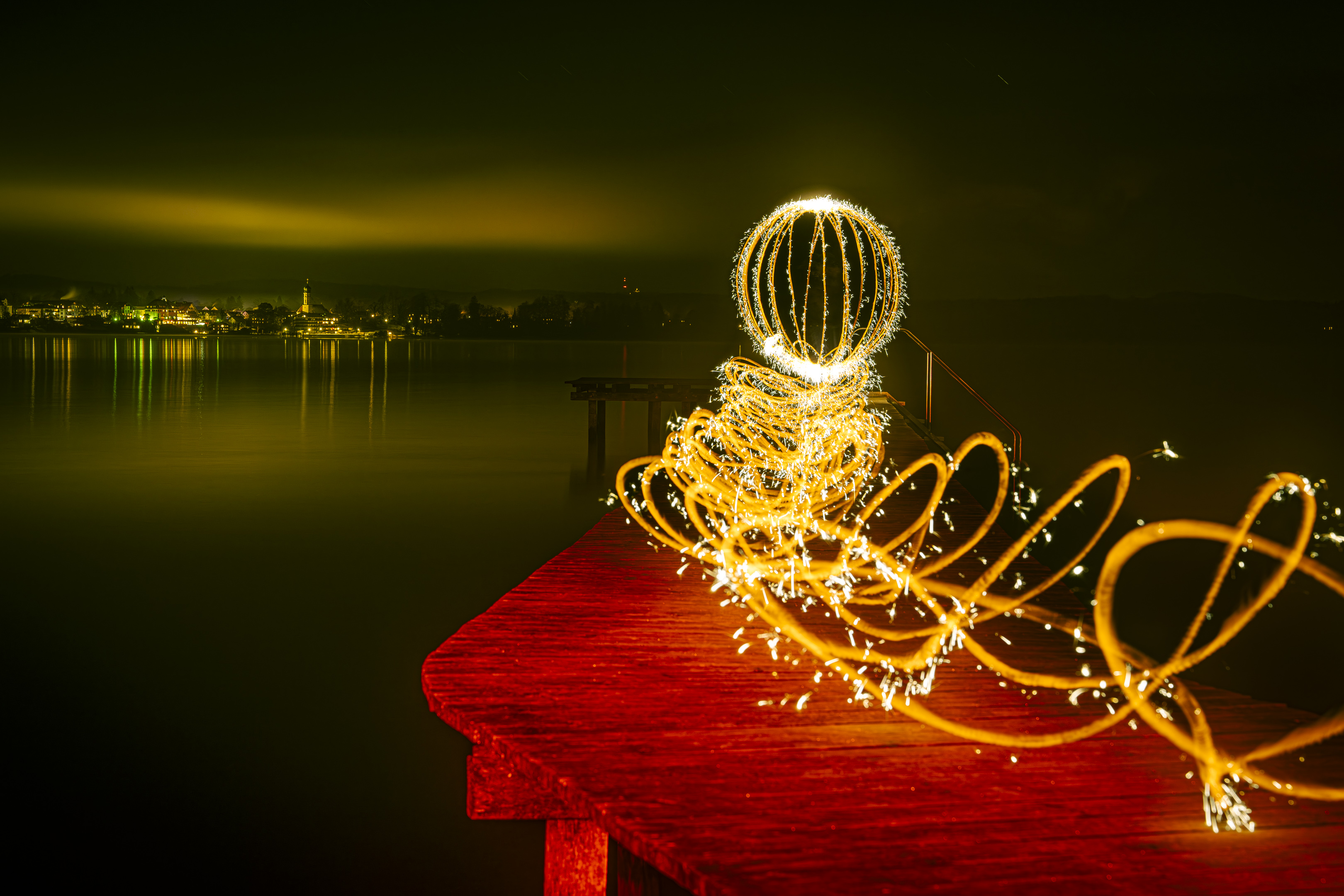Lightpainting mit Feuerball und Funkenspur am Starnberger See - Andy Ilmberger