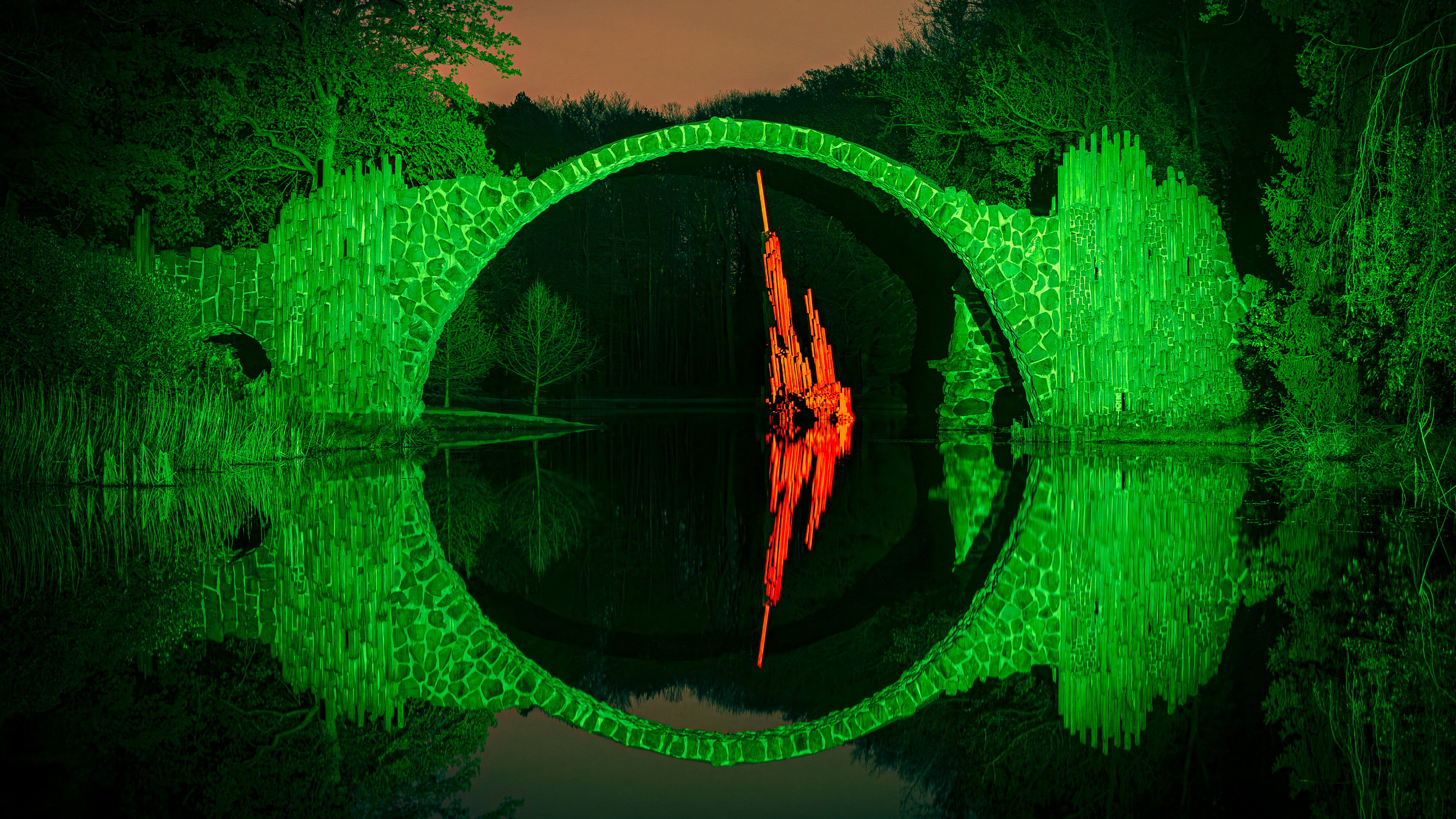 Rakotzbrücke mit Lightpainting grün und rot - Andy Ilmberger