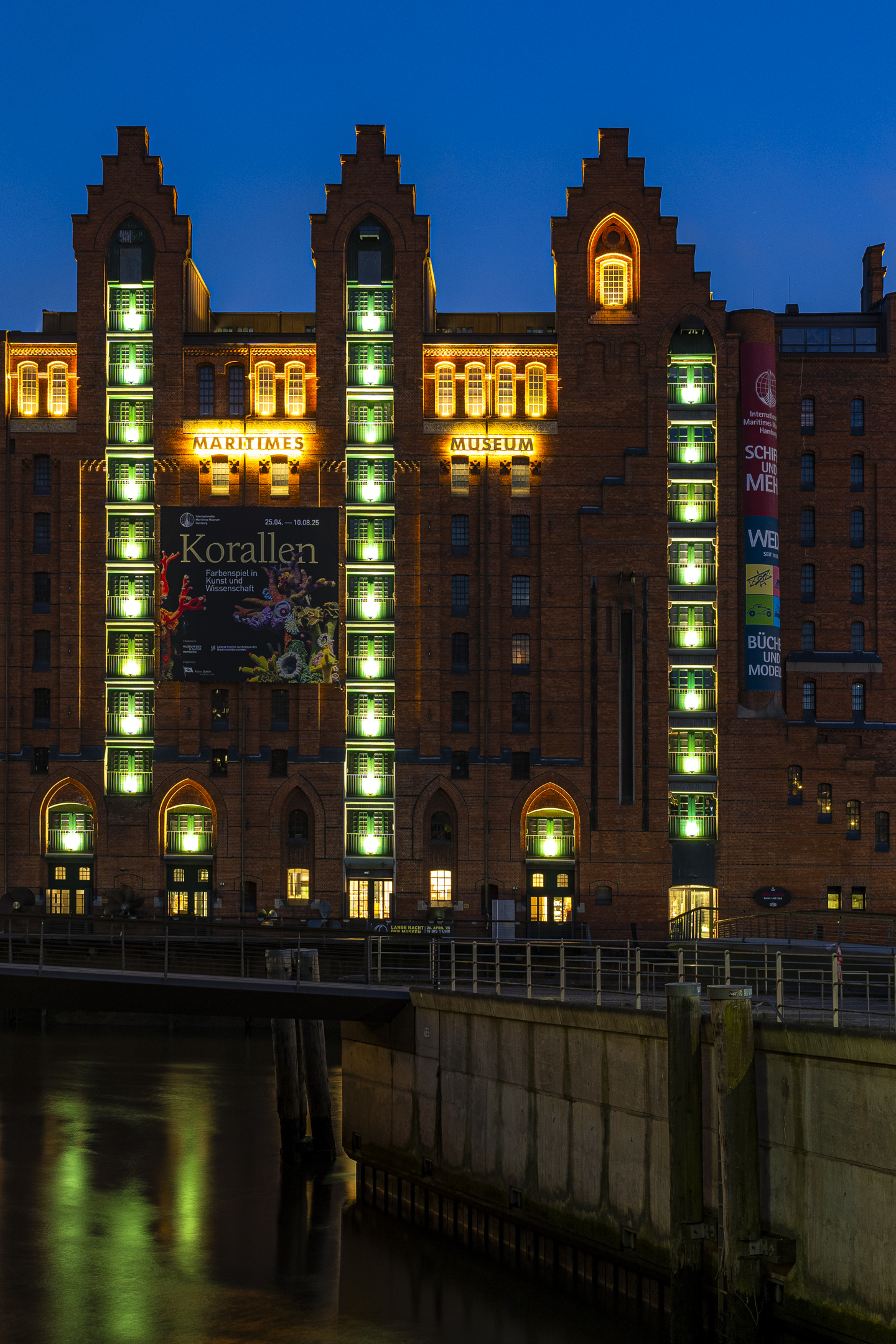 Hamburg bei Nacht mit Maritimes Museum - Andy Ilmberger