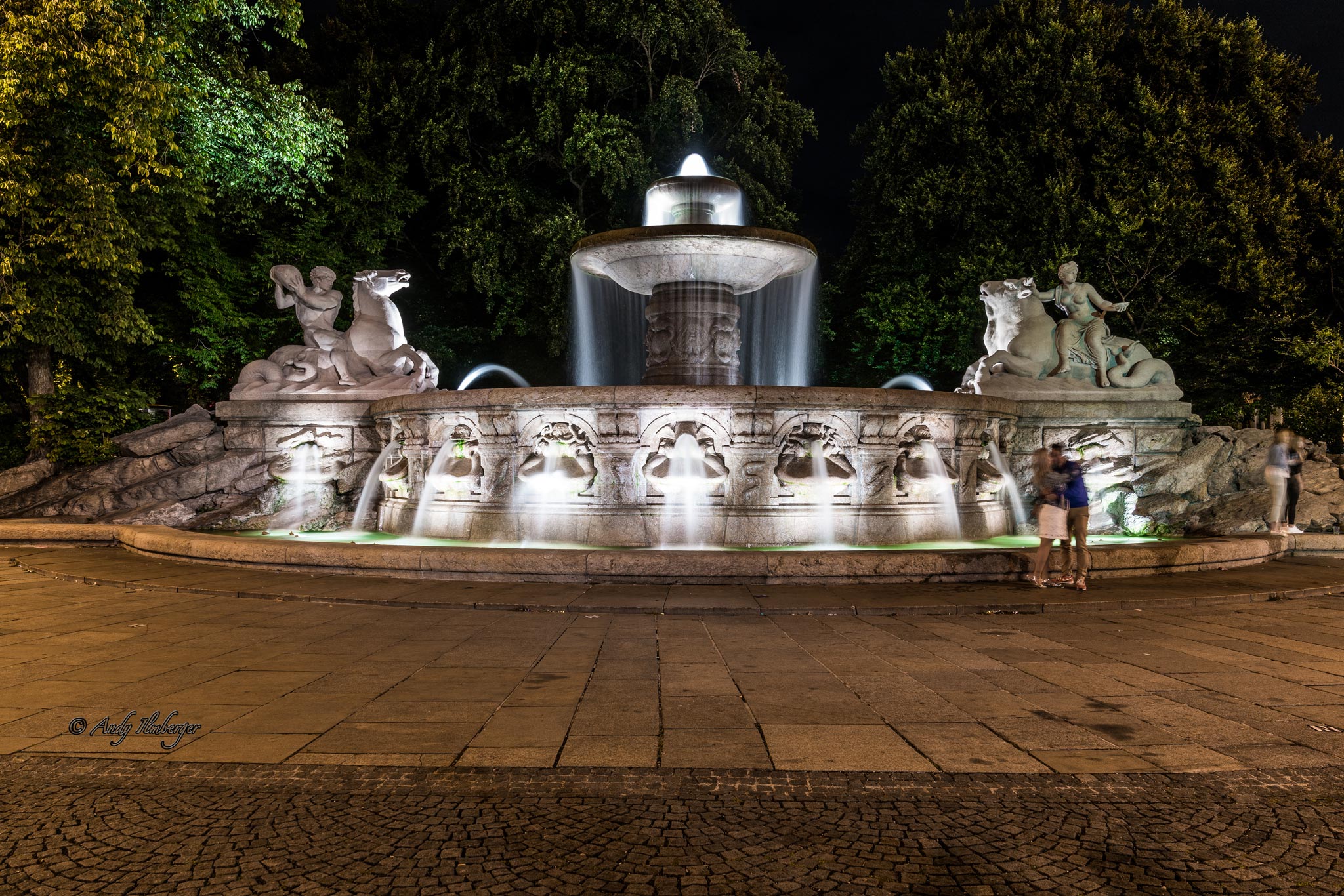 München Lenbachbrunnen bei Nacht - Andy Ilmberger