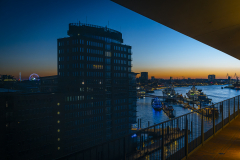 Hamburg bei Nacht mit Blick von der Elbphilharmonie - Andy Ilmberger