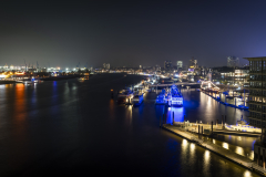 Hamburg bei Nacht mit Blick von der Elbphilharmonie - Andy Ilmberger