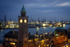 Hamburg Landungsbrücken bei Nacht - Andy Ilmberger