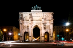 München Siegestor bei Nacht - Andy Ilmberger